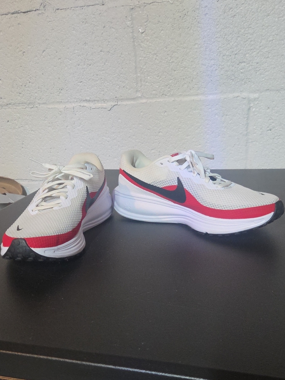 Nike Men's White, Red & Black Athletic Running Sneakers